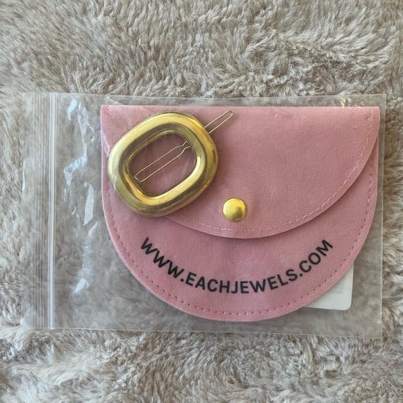 2/$20 ✨NWT EACH Jewels Emily Barrette Gold Signet Clip Free People - Picture 7 of 8